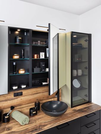 Spiegelschrank mit E-Lösungen