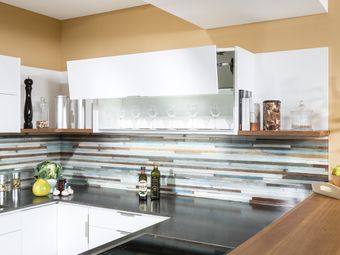 Hochfaltklappen Schrank mit Leuchtboden