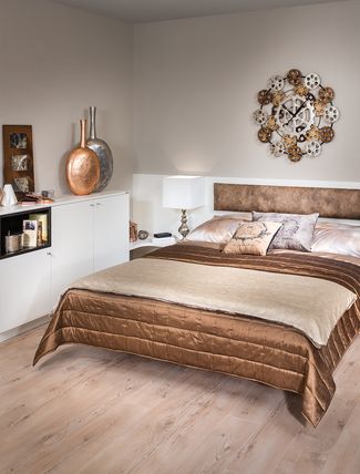 Schlafzimmer mit Anrichte