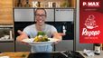 Koch Peter Lehner präsentiert lächelnd das fertige Gericht in einer modernen Küche. Auf einem weißen Teller ist ein knuspriger Rösti angerichtet, belegt mit grünem Spargel, Räucherlachs, einem pochierten Ei und frischen Kräutern.