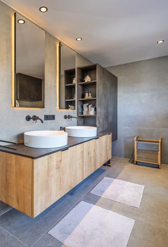 Badezimmerschrank mit Waschtisch-Schalen