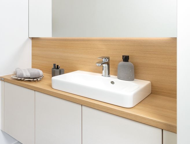 Badezimmer Waschbecken und Armaturen.