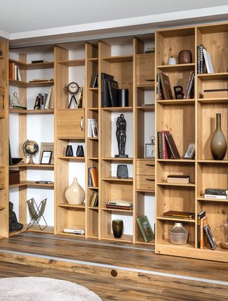 Bibliothek mit Schiebeschrank