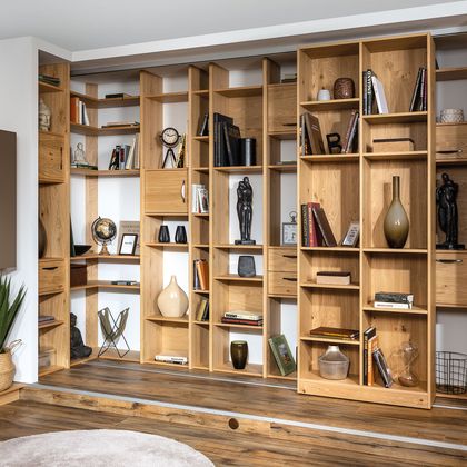 Bibliothek mit Schiebeschrank