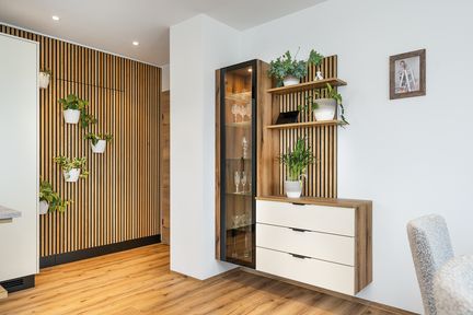 Insel mit integriertem Blumentopf