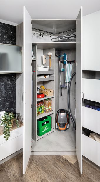 Besenschrank