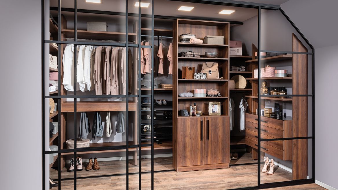 Begehbarer Kleiderschrank