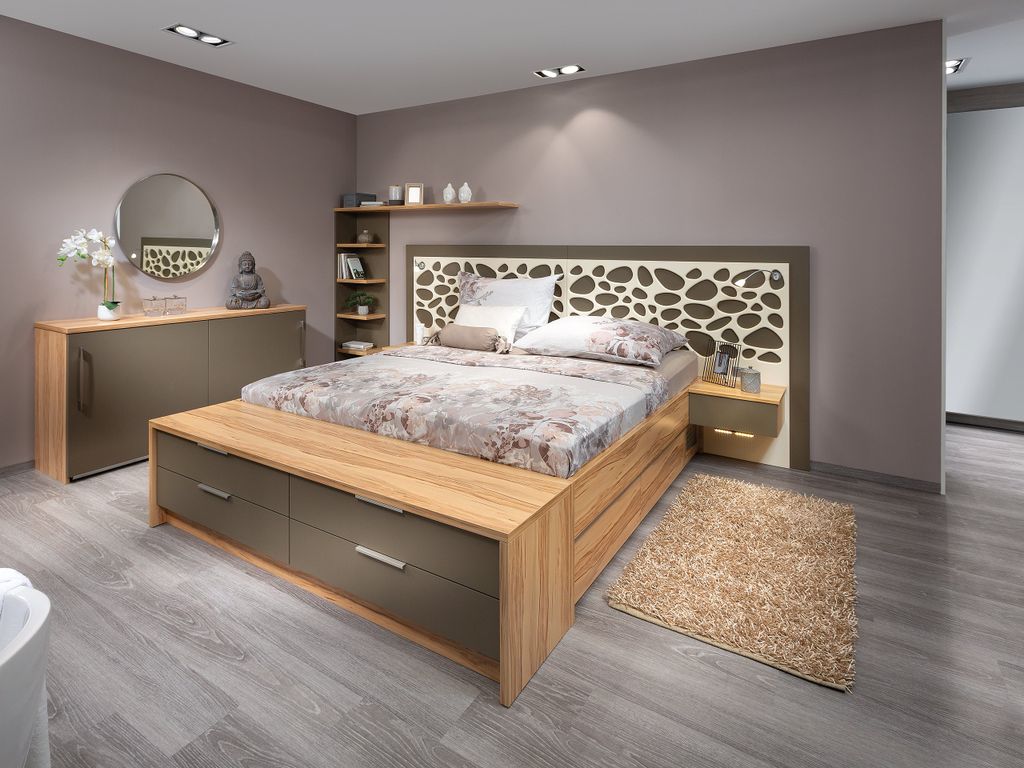 Schlafzimmer mit Anrichte