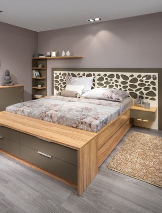 Schlafzimmer mit Anrichte