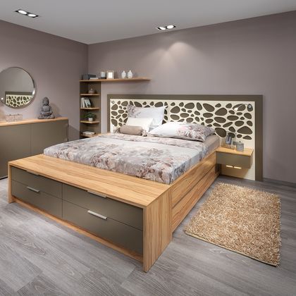 Schlafzimmer mit Anrichte