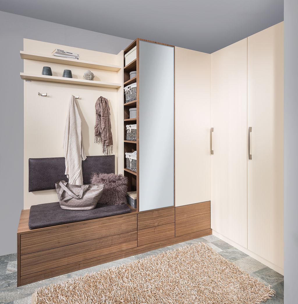 Vorzimmer mit Sitzplatz