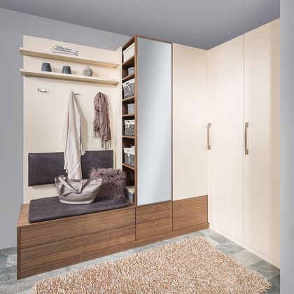 Vorzimmer mit Sitzplatz