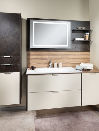 Bad mit Corianwaschbecken