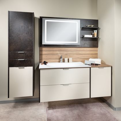 Bad mit Corianwaschbecken