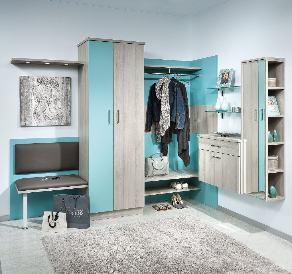Vorzimmer mit offener Garderobe