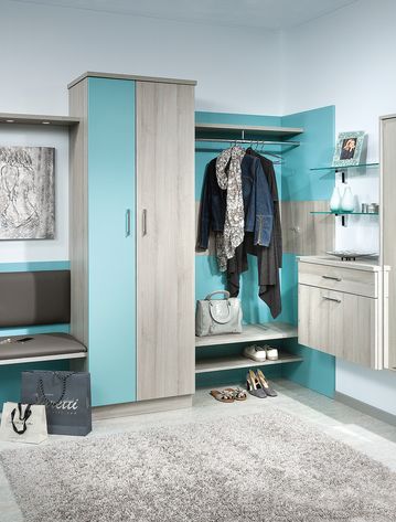 Vorzimmer mit offener Garderobe