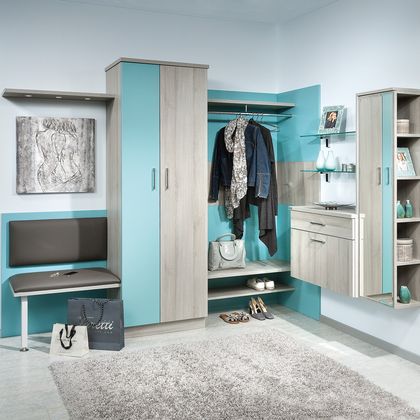 Vorzimmer mit offener Garderobe
