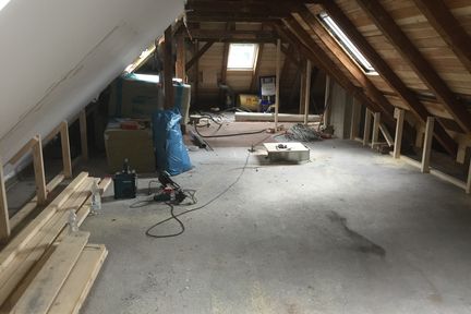 Baustelle im Dachgeschoss.