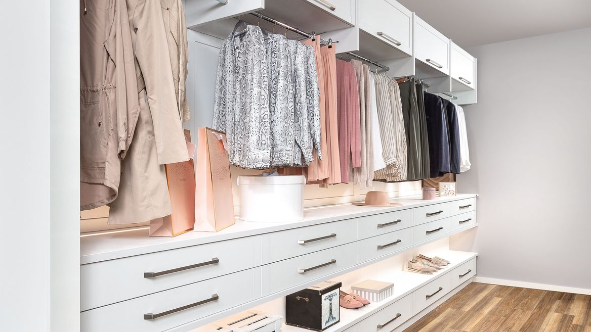 Begehbarer Kleiderschrank