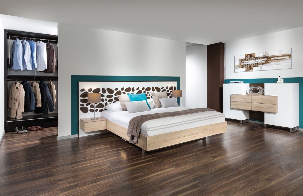 Schlafzimmer mit Schrankraum