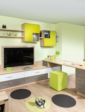 Jugendzimmer mit Raumteiler-Schreibtisch