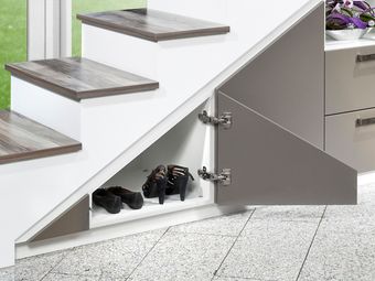 Schrägtür mit 155° Scharnieren