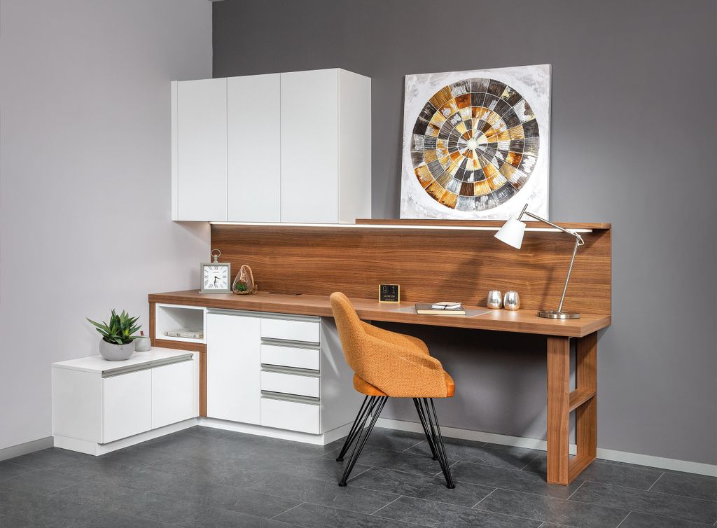 Büro mit Schreibplatz