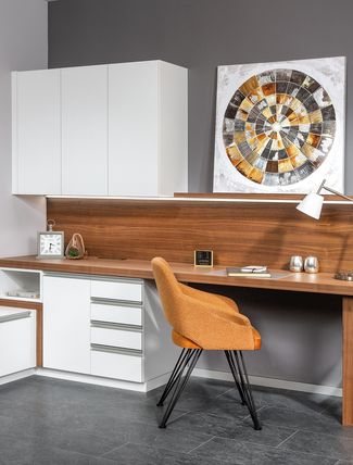 Büro mit Schreibplatz