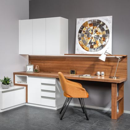 Büro mit Schreibplatz