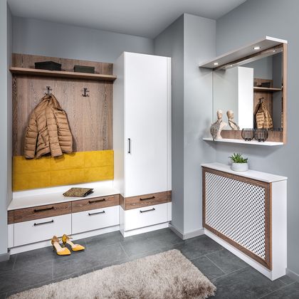 Vorzimmer mit Heizkörperverbau