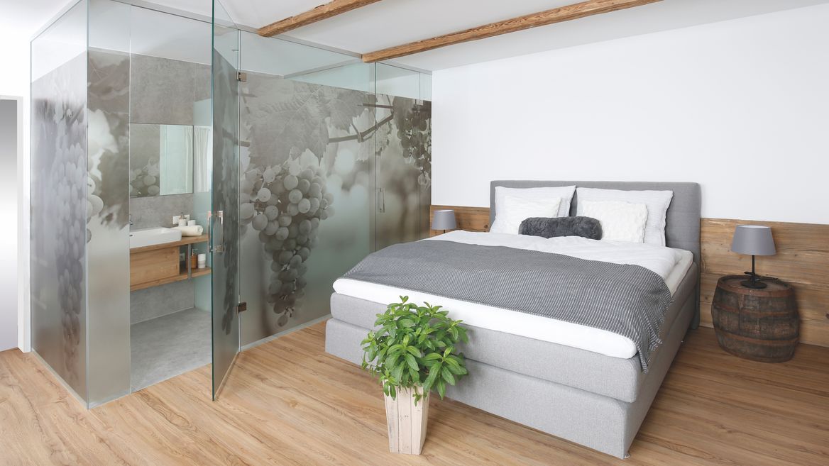 Schlafzimmer mit Bad.