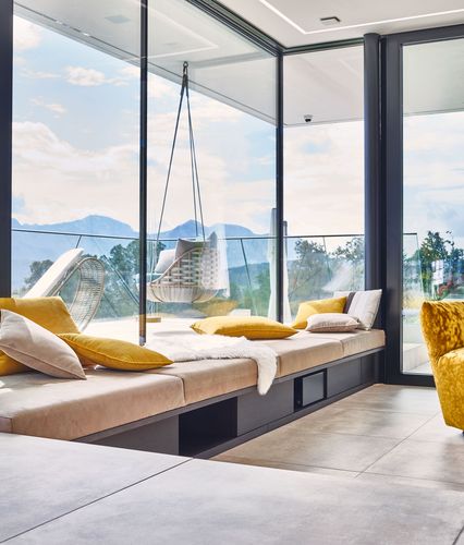 Wohnzimmer mit Blick in die Berge.