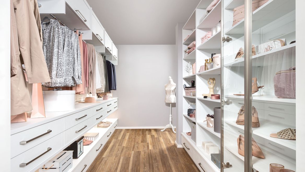 Begehbarer Kleiderschrank