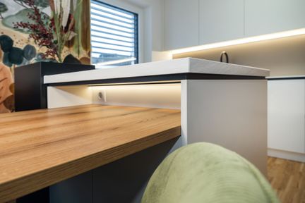 Steckdose und LED-Beleuchtung