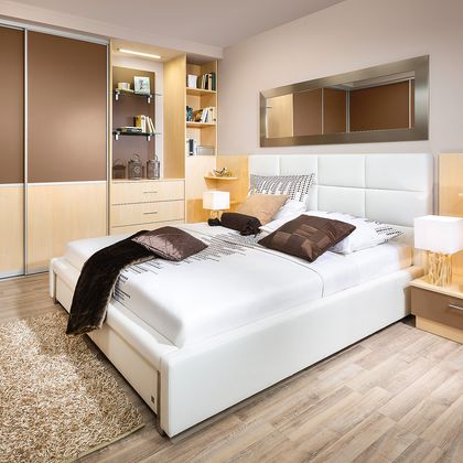 Schlafzimmer mit Stoffbett