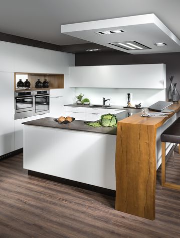 Design Küche mit Barlösung 