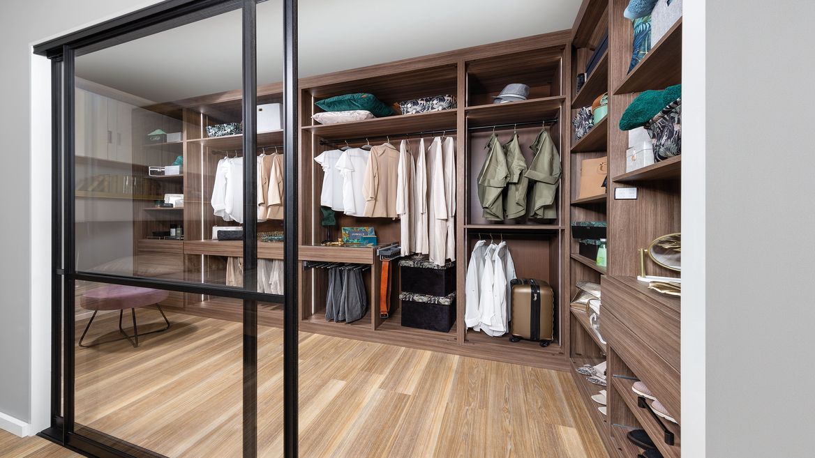 Begehbarer Kleiderschrank