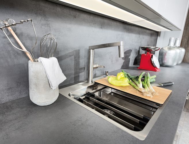 Waschbecken und Armaturen für die Küche.