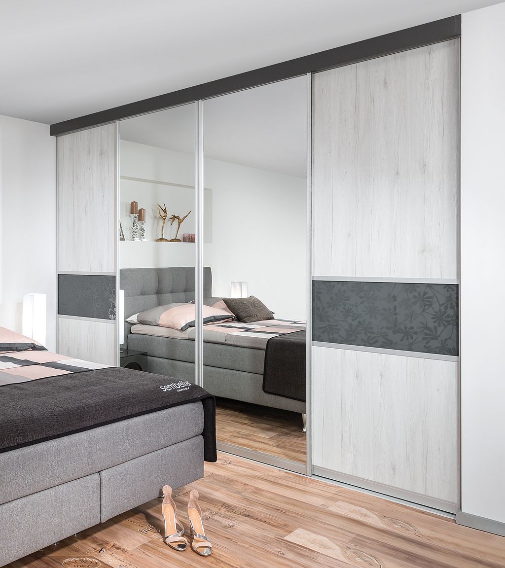 Schiebetür-Schrank