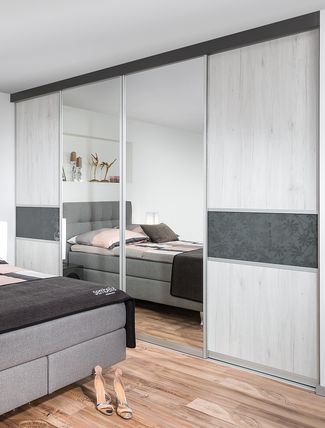 Schiebetür-Schrank