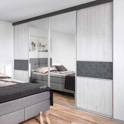 Schiebetür-Schrank