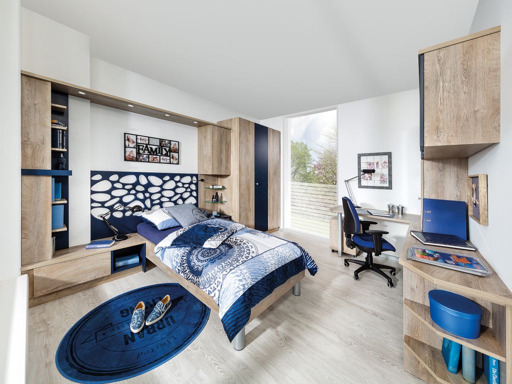 Jugendzimmer mit Schreibtisch