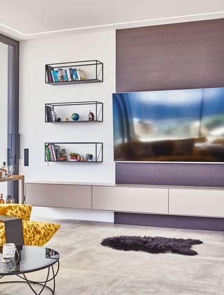 Wohnwand mit TV-Paneel