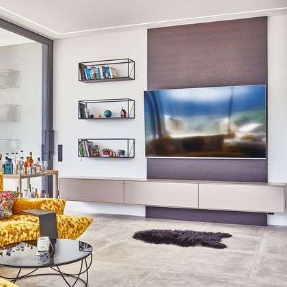 Wohnwand mit TV-Paneel