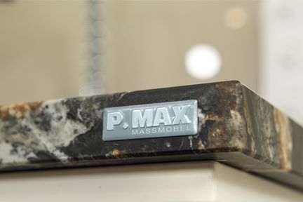 P.MAX Logo auf Möbel.