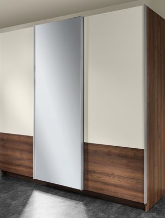 Schwebetürschrank