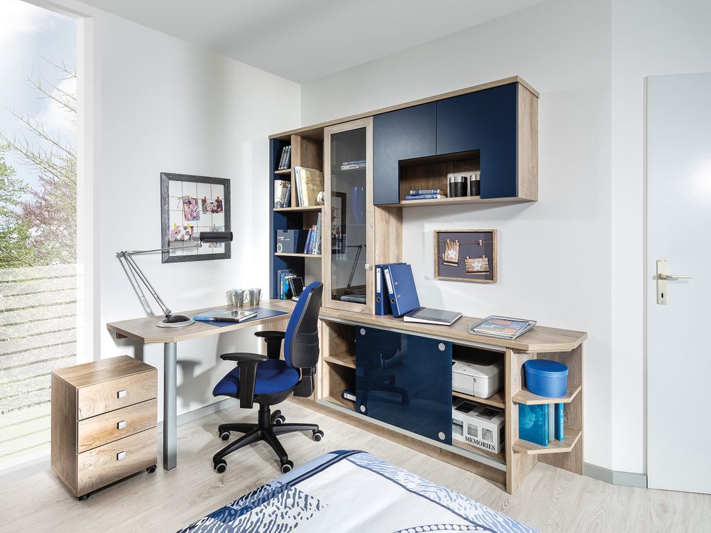Jugendzimmer mit Schreibtisch