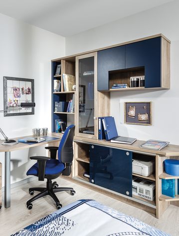 Jugendzimmer mit Schreibtisch