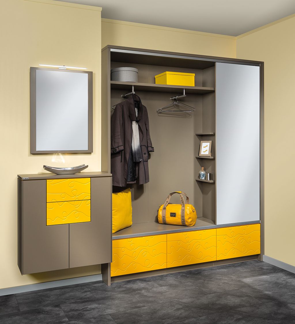 Garderobe mit Spiegelschiebetür