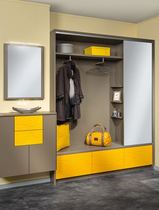 Garderobe mit Spiegelschiebetür